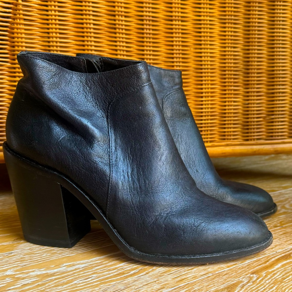 Ankle boots only worn a couple of times. Excellent condition.